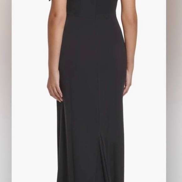 Vince Camuto Ruched Off the Shoulder Black Gown size- 6 - Picture 2 of 14